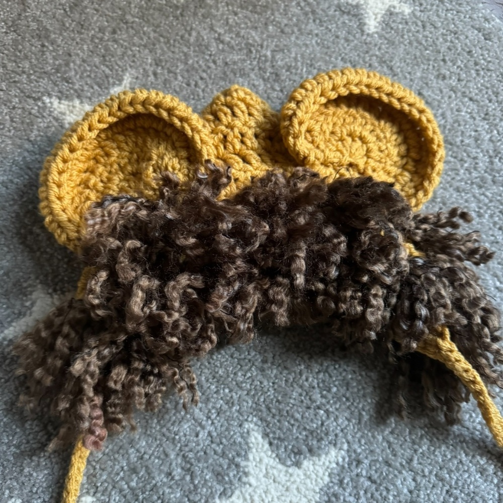Knitted baby lion outfit